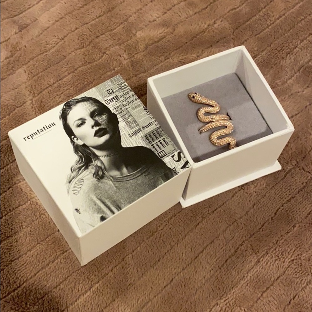 Reputation snake ring rose gold